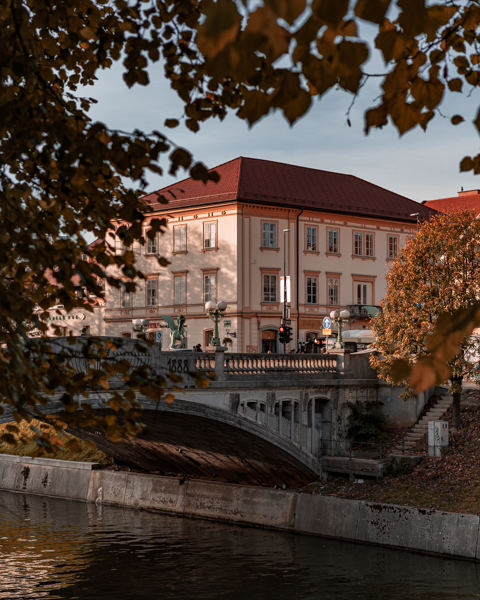 Read more about the article Stolica bez wielkomiejskiego zgiełku